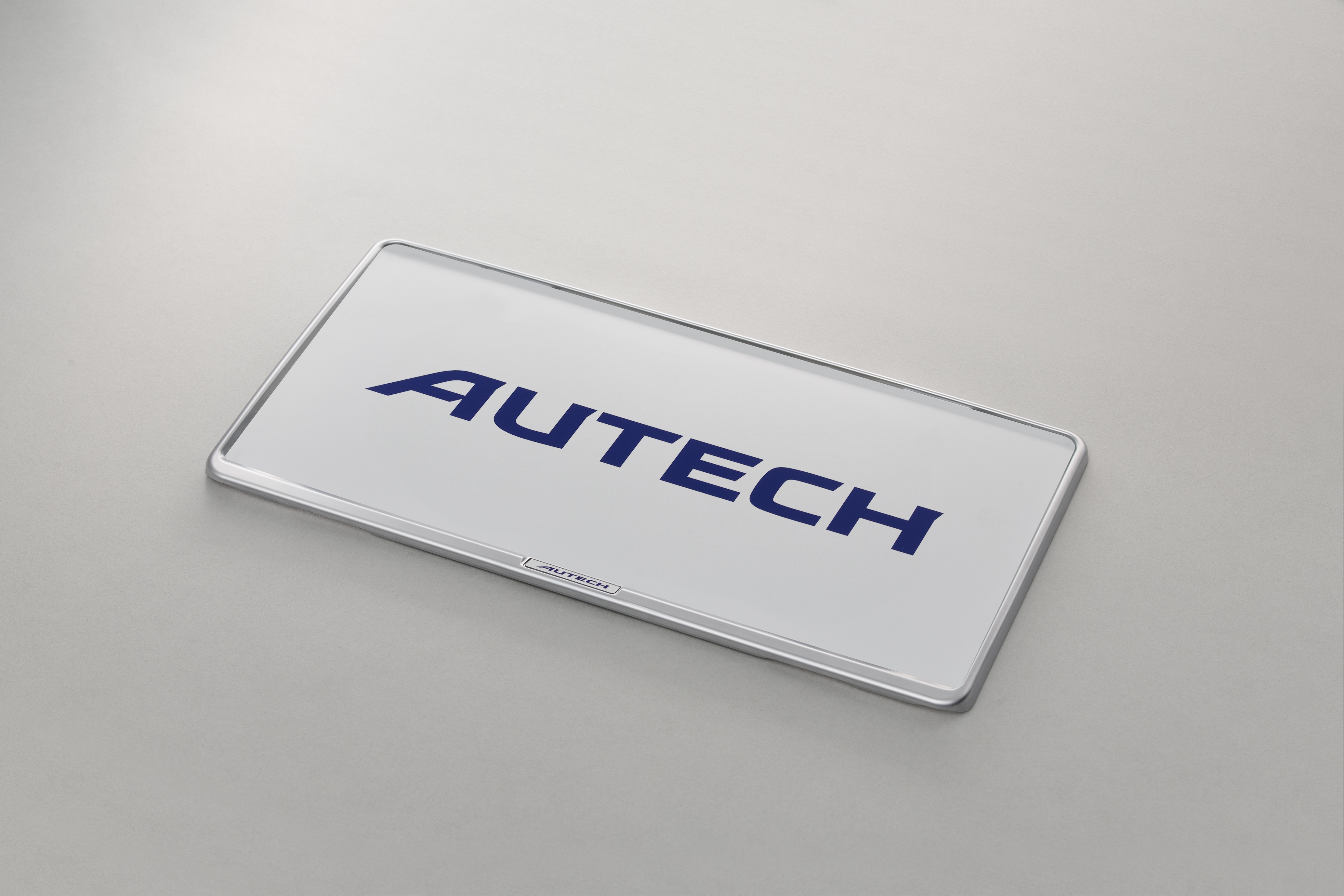日産オンラインショップ：AUTECH ナンバープレートリム