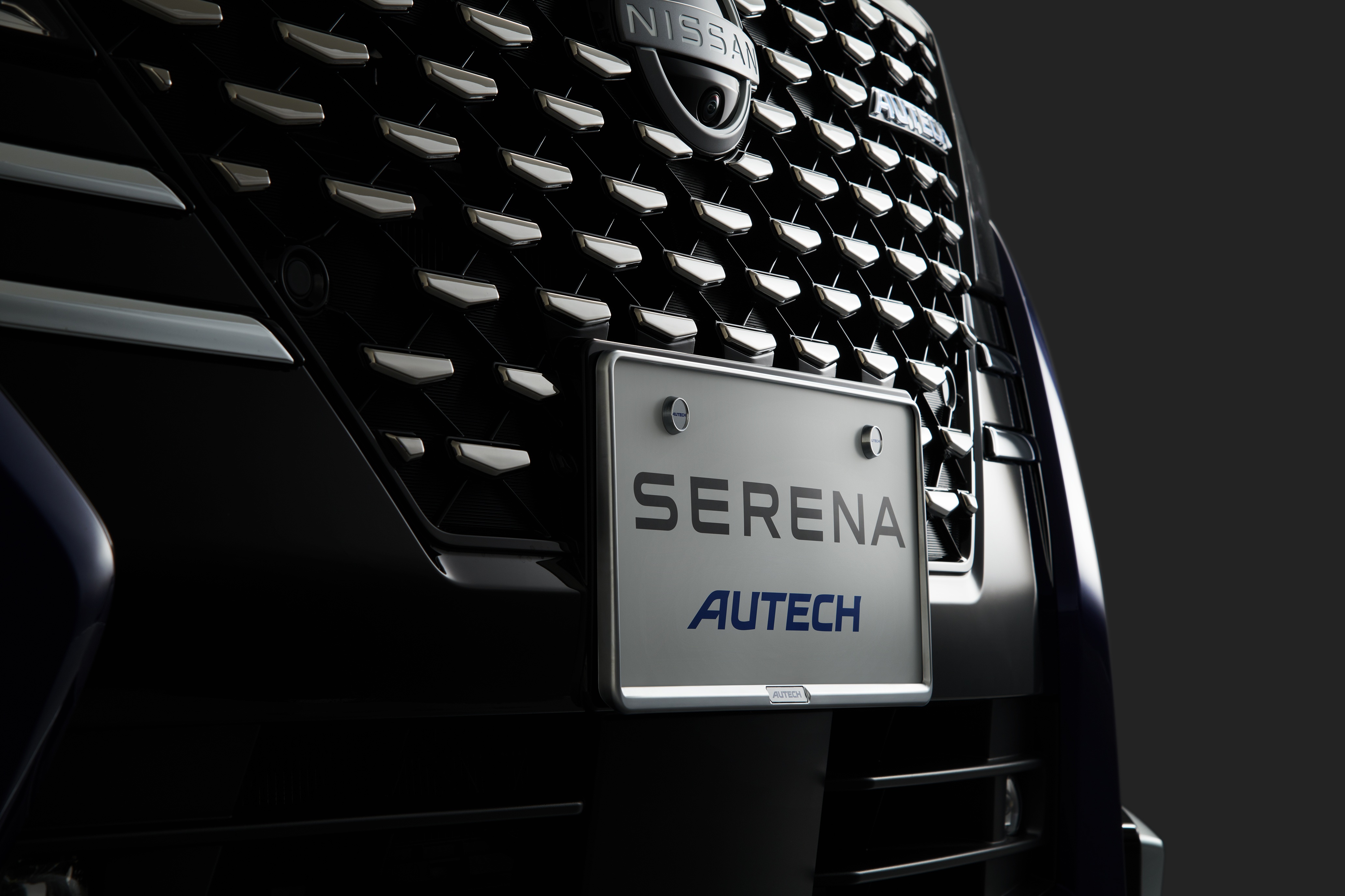 日産オンラインショップ：AUTECH ナンバープレートリム