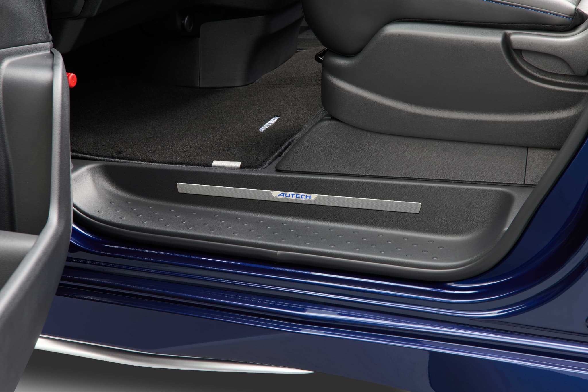 日産オンラインショップ：AUTECH ドアステップアクセントプレート(ロング)
