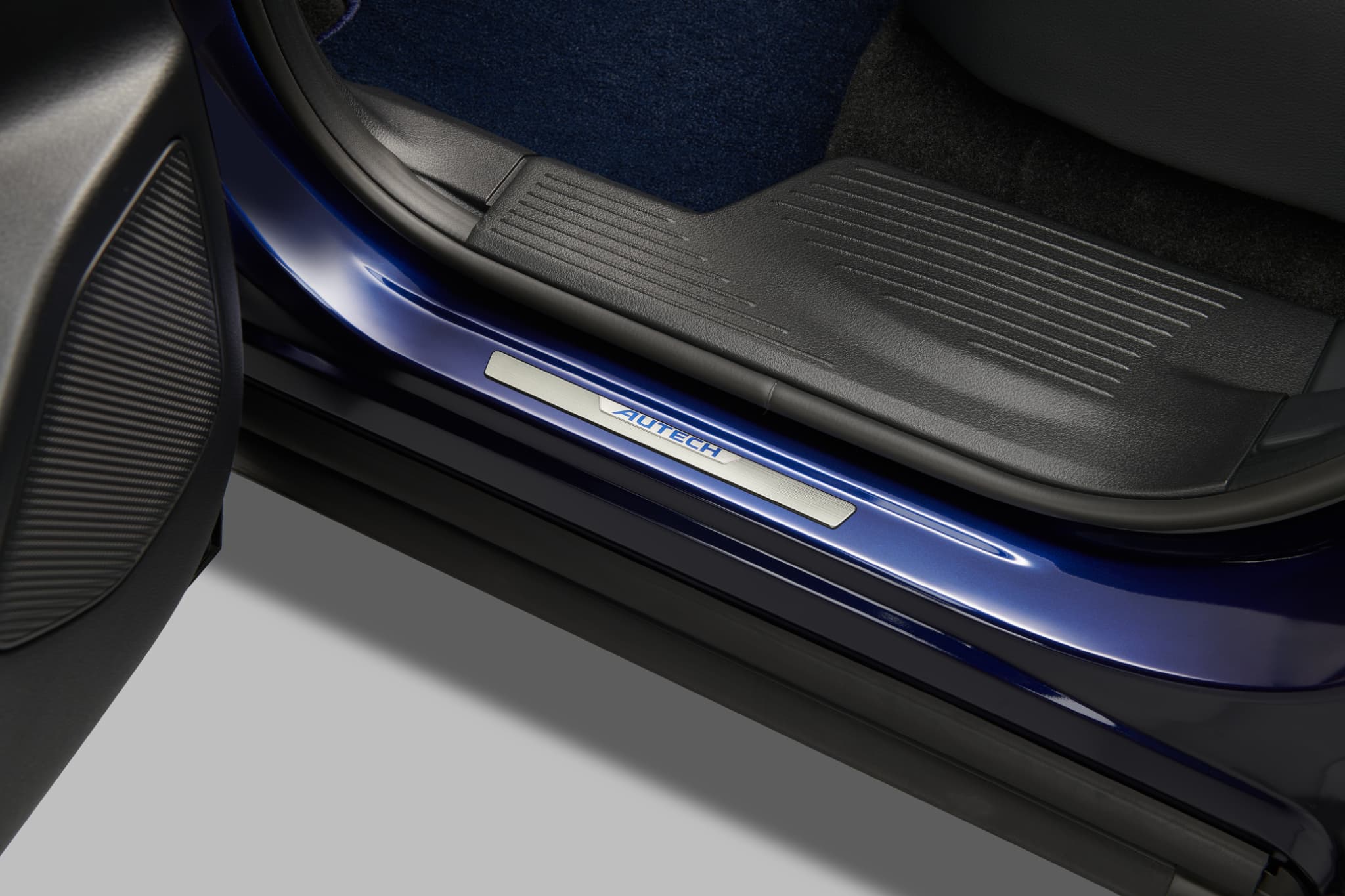 日産オンラインショップ：AUTECH ドアステップアクセントプレート