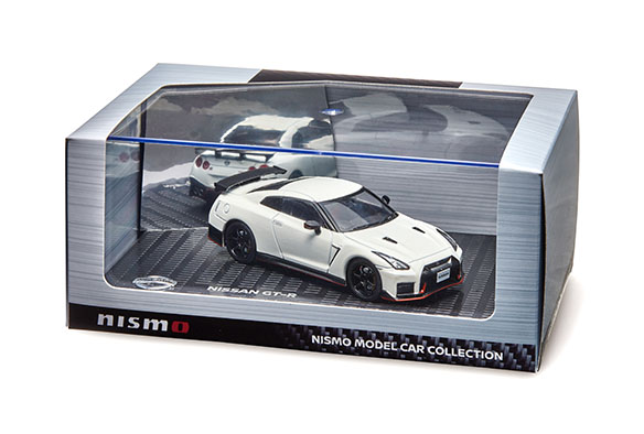 1/43 日産GT-R NISMO ブリリアントホワイトパール - ミニカー